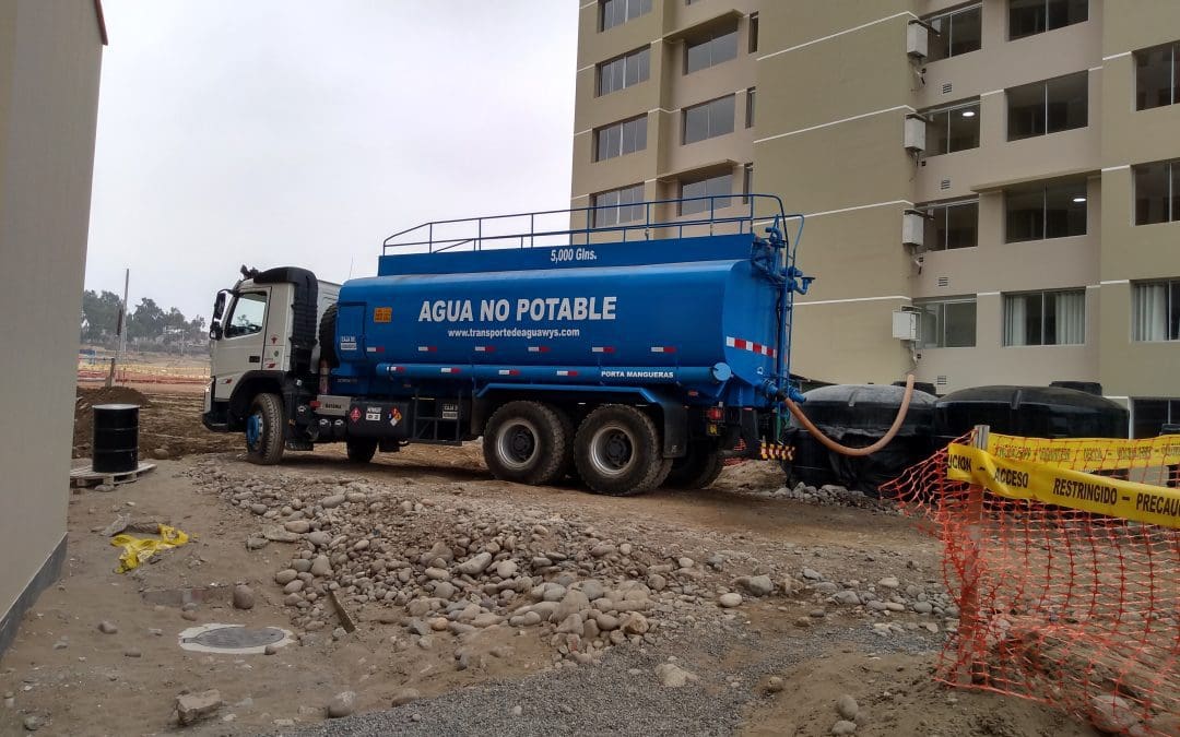Cisterna de agua para limpieza de tanques